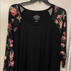 Torrid Black Super Soft 3/4 Sleeve Tee with Floral Sleeves Size 5 **SEE DETAILS*
